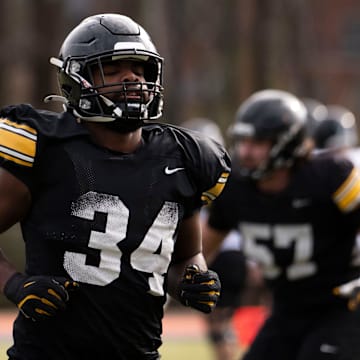 Iowa Hawkeye’s Jay Higgins runs during the team’s practice at Ensworth School in Nashville, Tenn., Friday, Dec. 27, 2024.