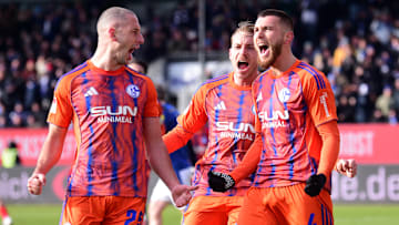 Schalke beendet die Sieglos-Serie mit einem Dreier in Kiel