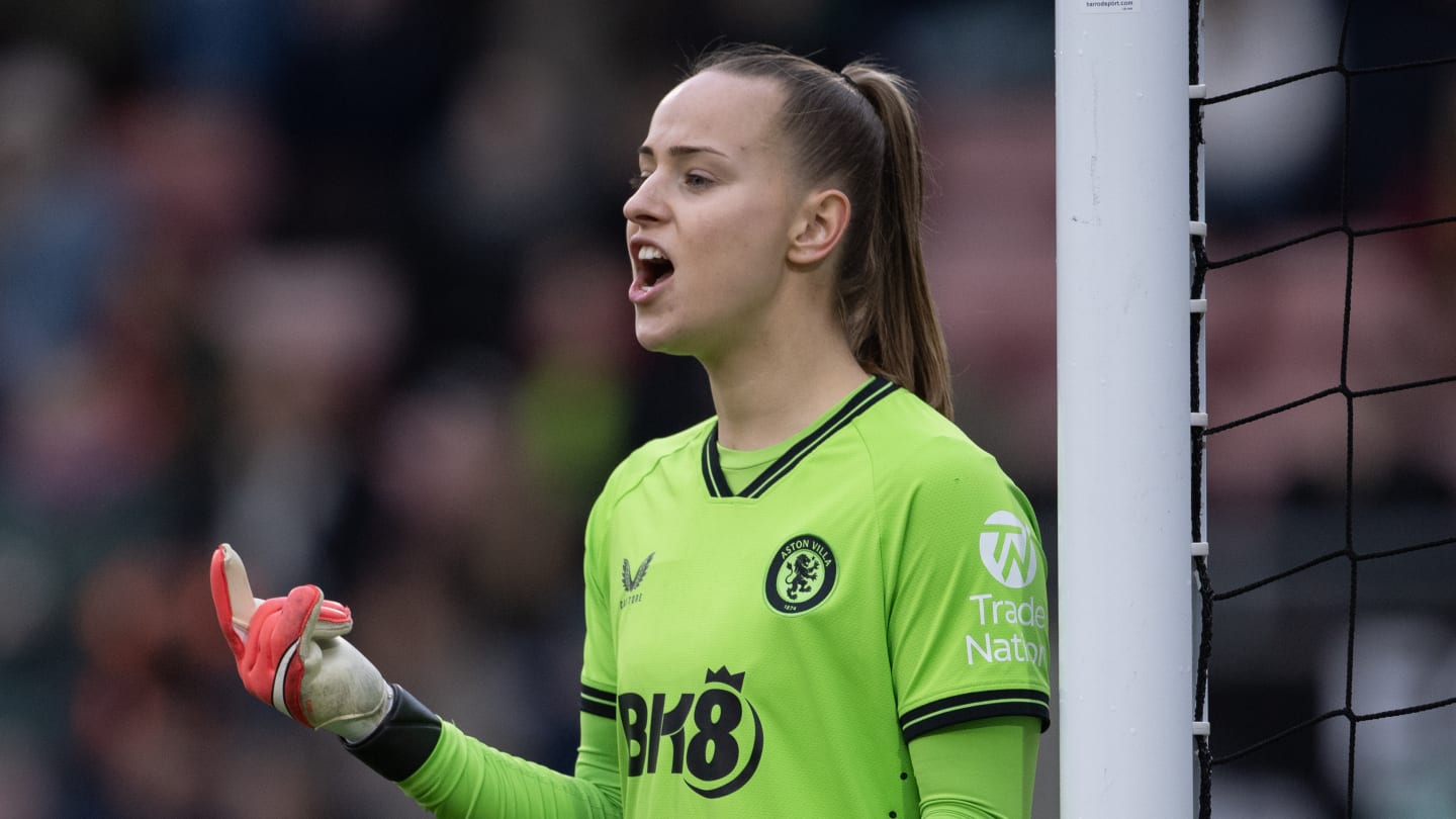 Arsenal full signing and shirt variety of Daphne van Domselaar