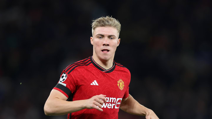 Rasmus Hojlund tidak peduli dengan biaya transfer yang dibayar Manchester United walau mengakui ia belum matang sebagai pemain. Rasmus Hojlund tidak peduli dengan biaya transfer yang dibayar Manchester United walau mengakui ia belum matang sebagai pemain.