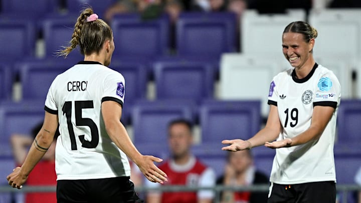 Klara Bühl und Selina Cerci jubeln über den Triumph gegen Österreich Klara Bühl und Selina Cerci jubeln über den Triumph gegen Österreich