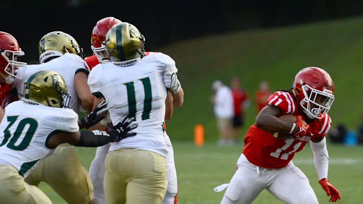 Greenville High played Rabun Gap (Georgia) in a high school football jamboree held at Sirrine Stadium in Greenville on Aug 12, 2022. Greenville's Jayvion Sherman (11) with the ball on a play.
Gre Jamboree Aug 12 Football 33 Greenville High played Rabun Gap (Georgia) in a high school football jamboree held at Sirrine Stadium in Greenville on Aug 12, 2022. Greenville's Jayvion Sherman (11) with the ball on a play.
Gre Jamboree Aug 12 Football 33