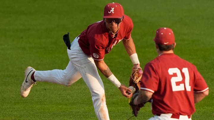 Feb 18, 2025; Tuscaloosa, Alabama, USA; Alabama shortstop Justin Lebron loses the handle on the ball as he tries to flip to second baseman Brennen Norton during the game with Middle Tennessee State at Sewell-Thomas Stadium.