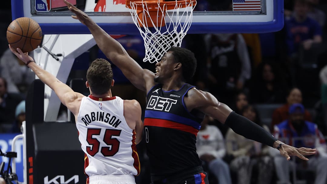 Former Miami Heat forward Duncan Robinson (55) shoots on Detroit Pistons center Jalen Duren (0) in the second half at Little Caesars Arena.
