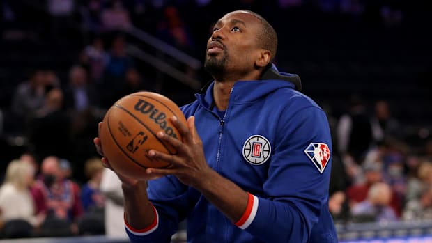 Clippers forward Serge Ibak