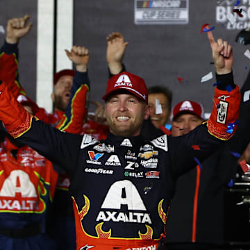William Byron twice avoided disaster to win his second consecutive Daytona 500.