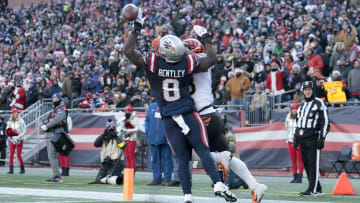 Ja'Whaun Bentley breaks up a pass vs the Bengals