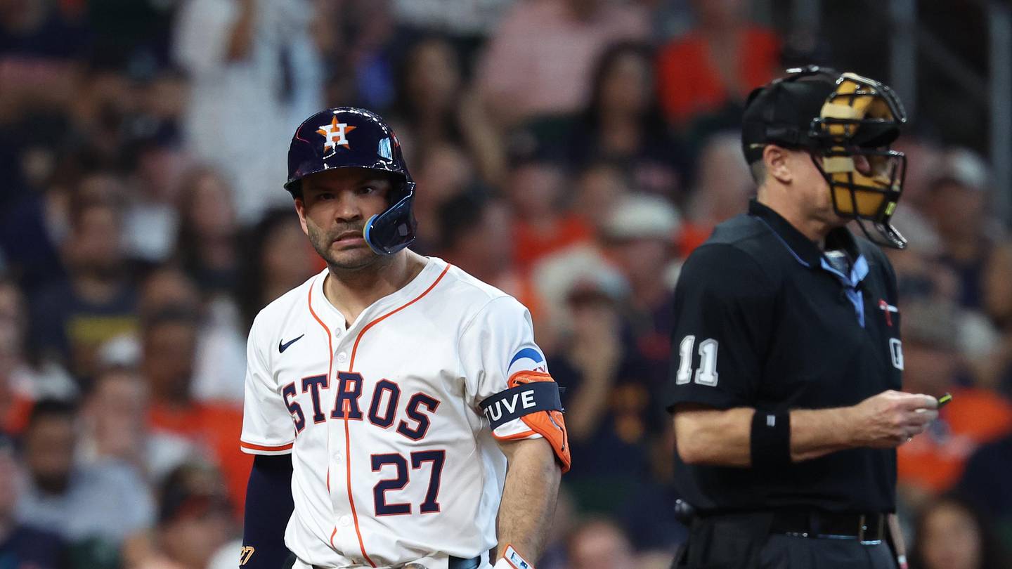 Astros Shift Altuve to Left Field for New Season