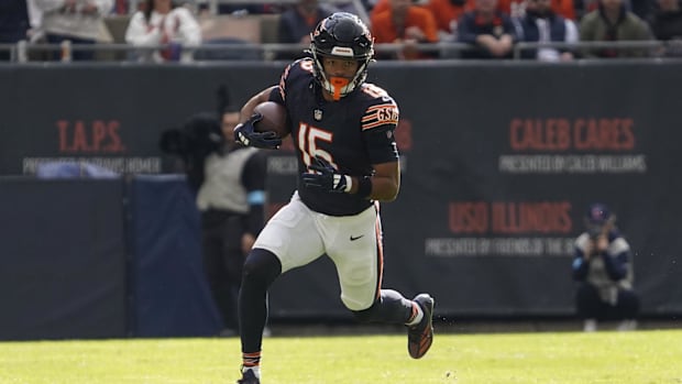 Chicago Bears wide receiver Rome Odunze (15) catches a pass