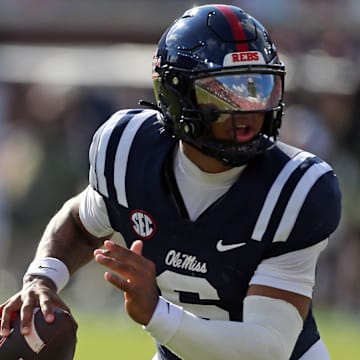 Trinidad Chambliss and the Bulldogs welcome the Gators to Mississippi on Saturday night.