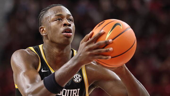 Missouri Tigers guard Mark Mitchell (25)