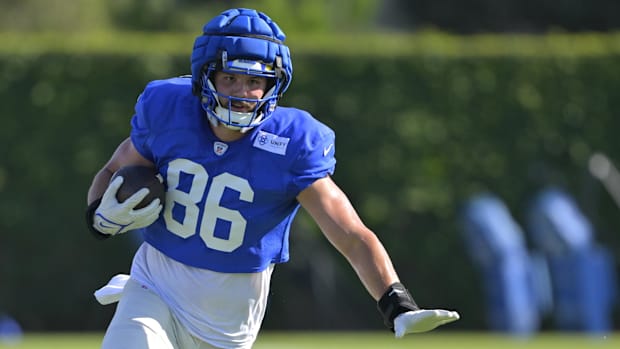 Los Angeles Rams tight end Colby Parkinson (86) participates in drills during training camp