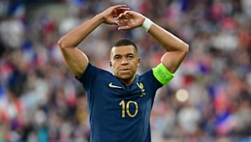 Kylian Mbappé en remet une couche.