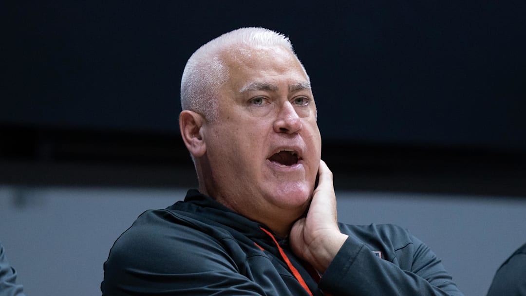 February 22, 2024; Berkeley, California, USA; Oregon State Beavers head coach Wayne Tinkle during the first half against the California Golden Bears at Haas Pavilion. Mandatory Credit: Kyle Terada-Imagn Images