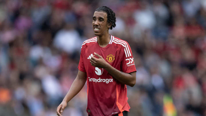 Leny Yoro a signé cet été à Manchester United