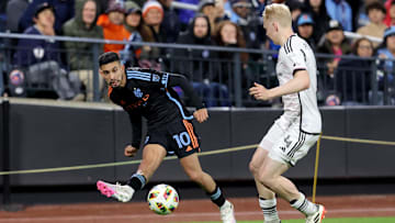 New York City FC midfielder Santiago Rodriguez (10) passes the ball against D.C. United midfielder Matti Peltola (4) during the second half at Citi Field 
