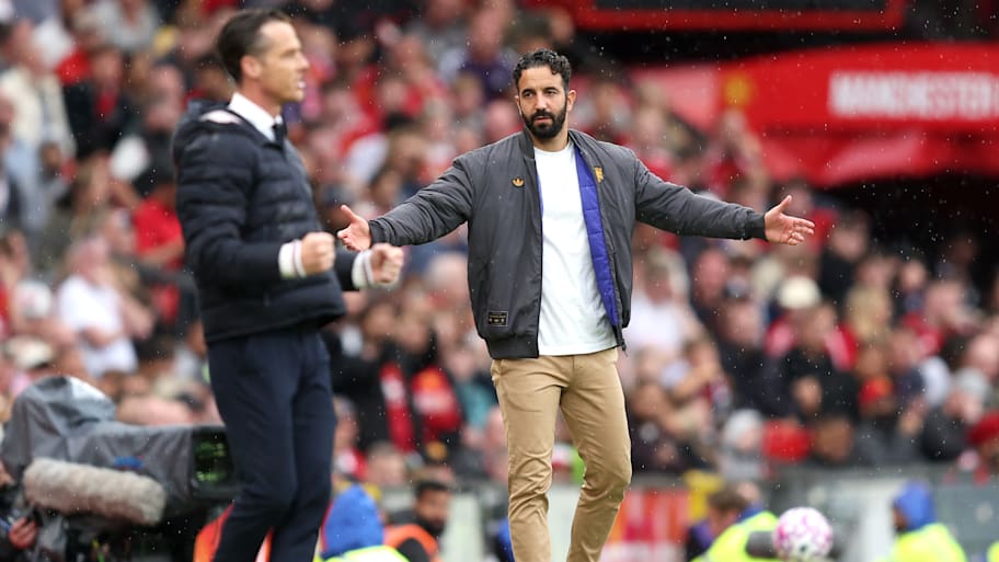 Ruben Amorim with outspread arms.