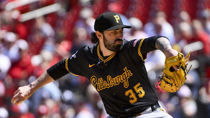 May 7, 2025; St. Louis, Missouri, USA;  Pittsburgh Pirates relief pitcher Colin Holderman (35) pitches against the St. Louis Cardinals during the eighth inning at Busch Stadium. Mandatory Credit: Jeff Curry-Imagn Images