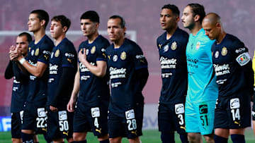 Parte del once titular de Chivas frente al Necaxa