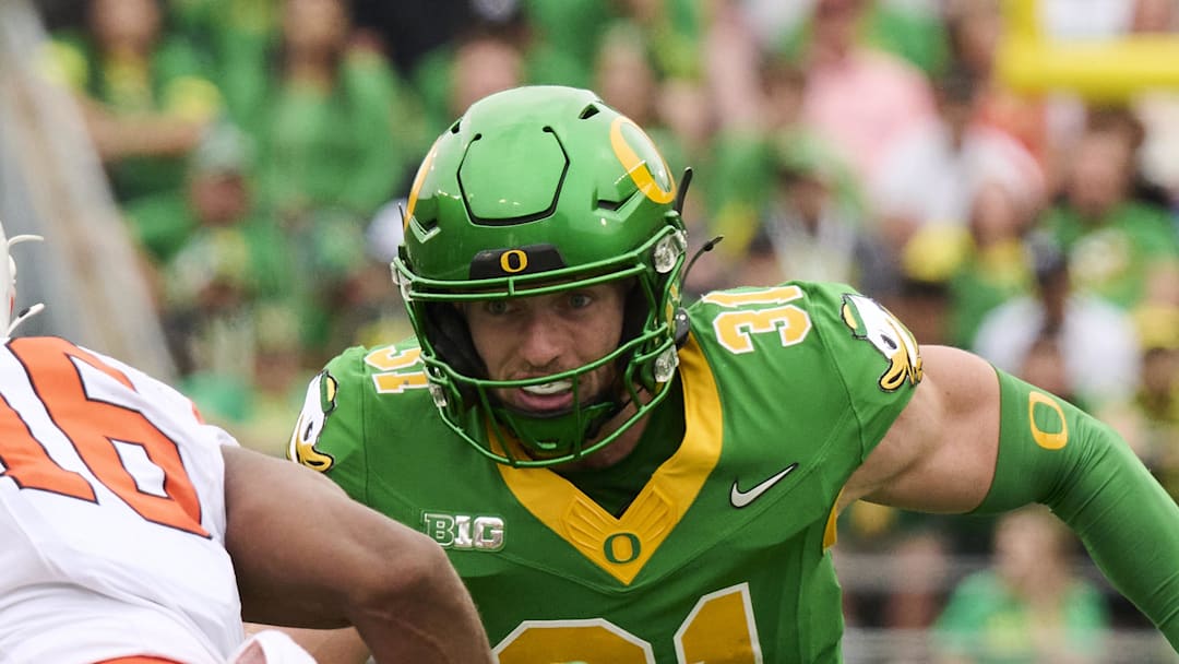 Oregon Ducks defensive back Dillon Thieneman