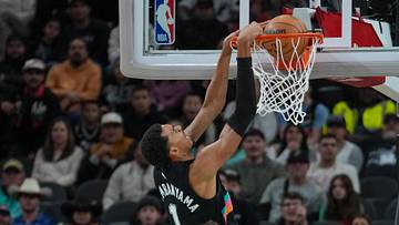 Wembanyama Soars for Spectacular Alley-Oop Dunk!