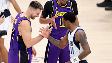 Luka Doncic y los Lakers quizás reciban una adición de peso para la próxima zafra