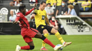 Eintracht Frankfurt e Borussia Dortmund se enfrentarão neste sábado.