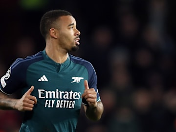 Atacante ficará sem espaço no Arsenal