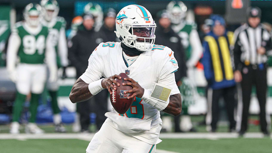 The Cleveland Browns are signing veteran quarterback Tyler Huntley amid a rash of injuries to the quarterback room. | Vincent Carchietta-Imagn Images