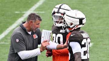 Aug 5, 2024; Cleveland Browns advisor Mike Vrabel works with linebacker Devin Bush (30) and cornerback Myles Harden (26) during practice at the Browns training facility in Berea, Ohio. Mandatory Credit: Bob Donnan-Imagn Images