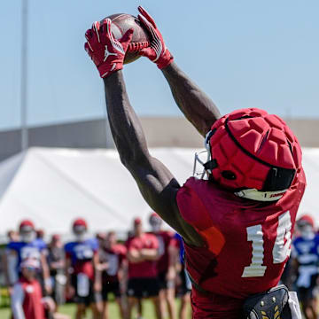 Oklahoma freshman Elijah Thomas hauls in a catch during fall camp.