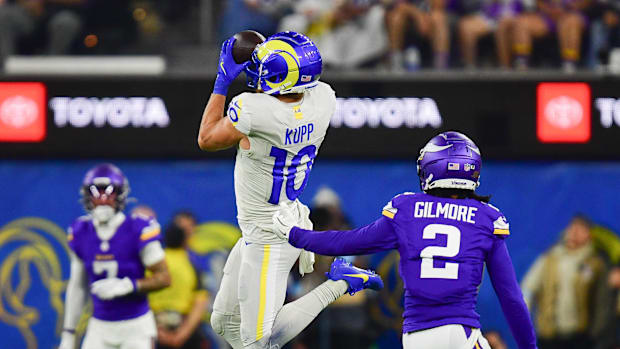 Oct 24, 2024; Inglewood, California, USA; Rams’ Cooper Kupp catches a pass vs. Vikings.