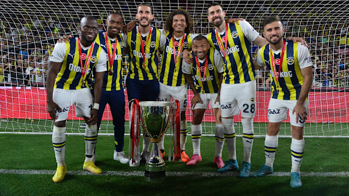 Fenerbahçe oyuncularının kupa sevinci