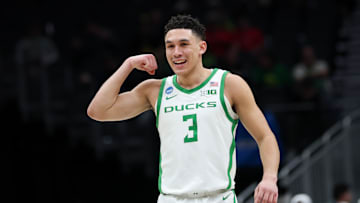 Jackson Shelstad found his rhythm at the NCAA tournament, connecting on 7-11 shots and 3-4 from three-point range to lead the Ducks to a 29-point win over Liberty in the first round.