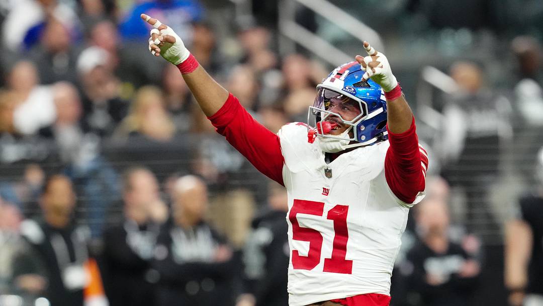 Dec 28, 2025; Paradise, Nevada, USA; New York Giants outside linebacker Abdul Carter (51) reacts in the second quarter against the Las Vegas Raiders at Allegiant Stadium. Mandatory Credit: Stephen R. Sylvanie-Imagn Images Dec 28, 2025; Paradise, Nevada, USA; New York Giants outside linebacker Abdul Carter (51) reacts in the second quarter against the Las Vegas Raiders at Allegiant Stadium. Mandatory Credit: Stephen R. Sylvanie-Imagn Images