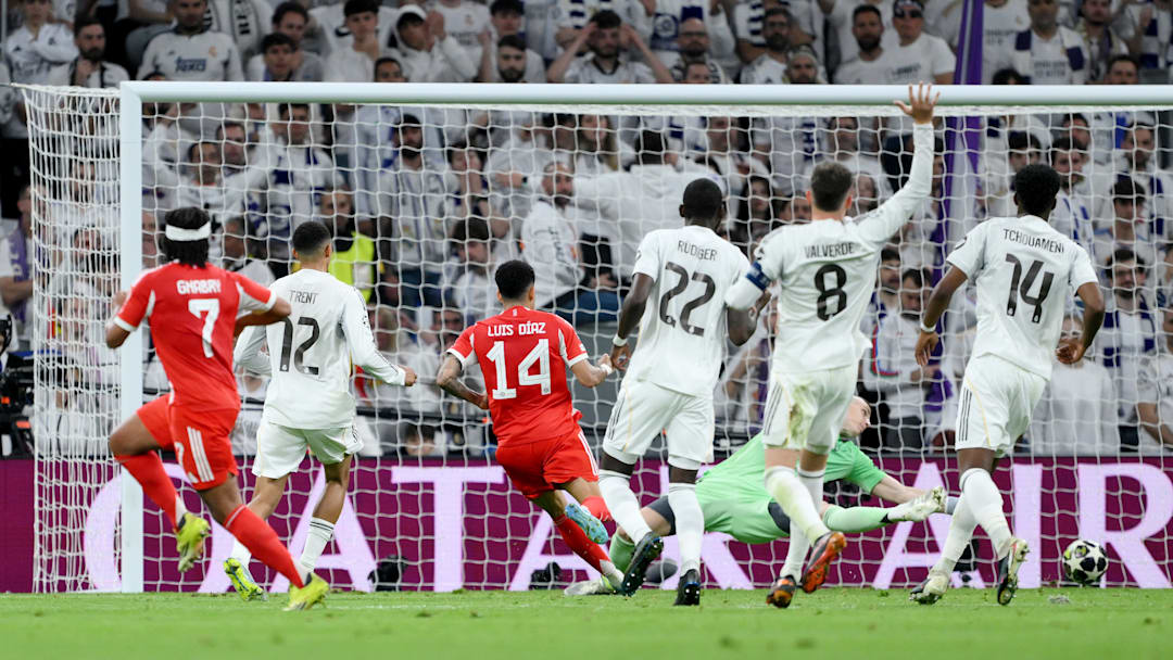 Luis Diaz scores for Bayern Munich against Real Madrid.