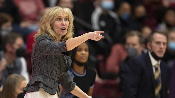 Feb 26, 2022; Stanford, California, USA; Washington Huskies head coach Tina Langley calls in a play to her team during the fourth quarter against the Stanford Cardinal at Maples Pavilion. Mandatory Credit: D. Ross Cameron-Imagn Images