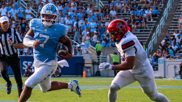 Quarterback Gio Lopez 