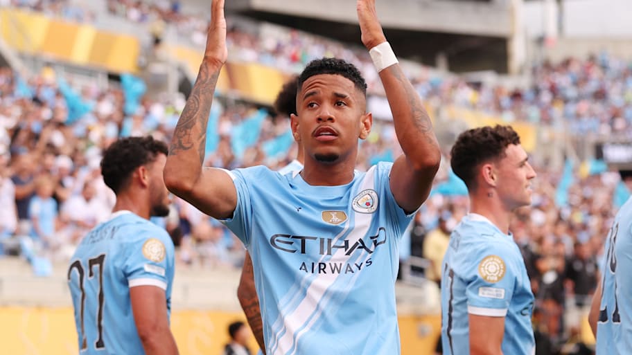 Savinho celebrating.