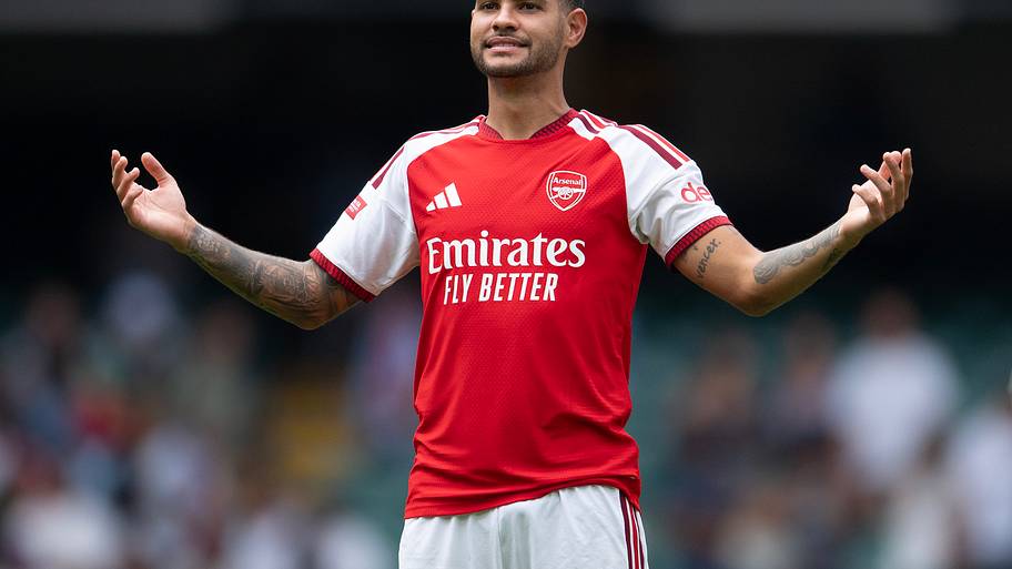 Bruno Guimarães with arms outstretched.