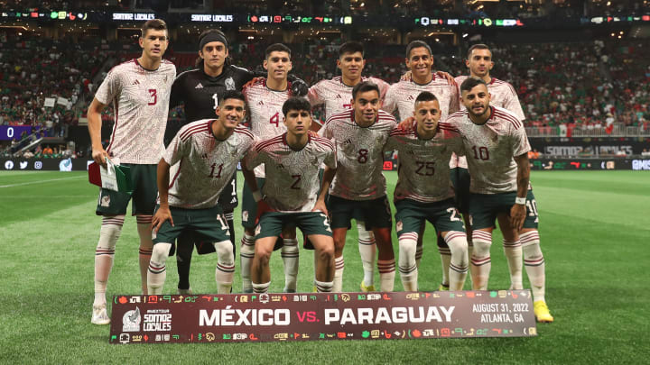 Jugadores de México previo a un partido amistoso ante Paraguay.