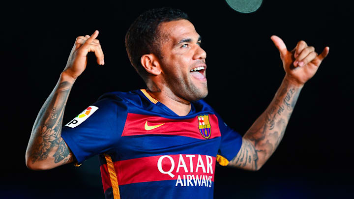 Dani Alves va faire son retour au FC Barcelone. Dani Alves va faire son retour au FC Barcelone.