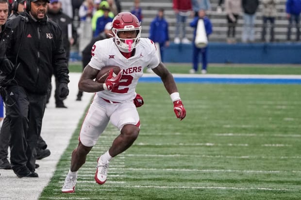 Oklahoma running back Jovantae Barnes