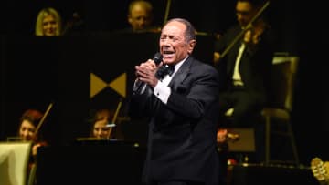 Paul Anka sings