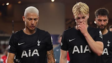 Lucas Bergvall (R) is being asked to play a role which doesn't suit him. 