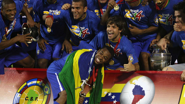 Brazilian Robinho (C) and Diego (R) cele...
