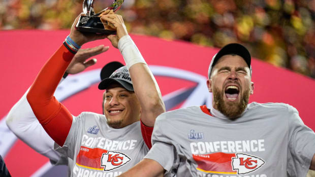 travis kelce celebrating super bowl win