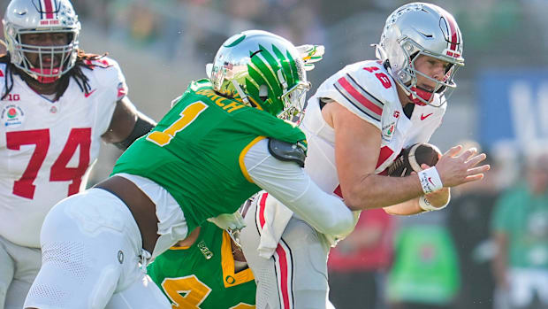 Jordan Burch sacks Will Howard.