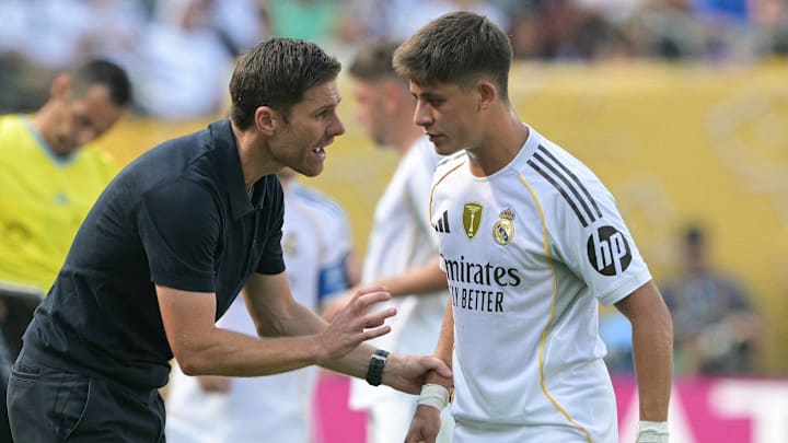 Xabi Alonso confia na evolução de Arda Güler e conta com ele para 2025/26