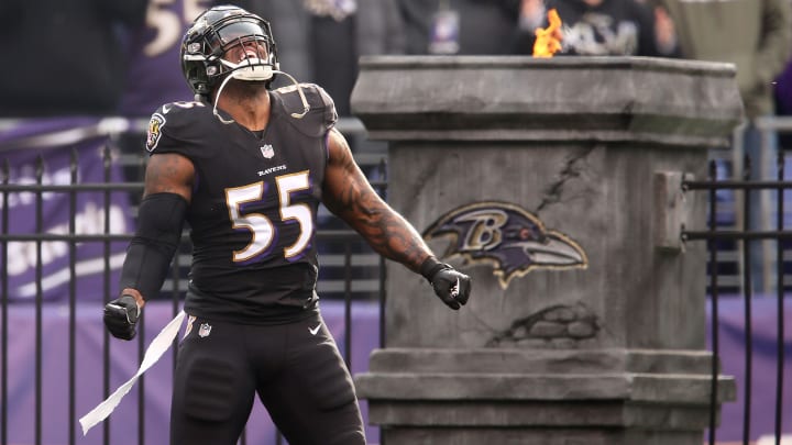 Baltimore Ravens outside linebacker Terrell Suggs (55) is introduced before an NFL football game